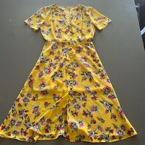 Lulu’s yellow floral dress size 2. Flowers are coral/red.